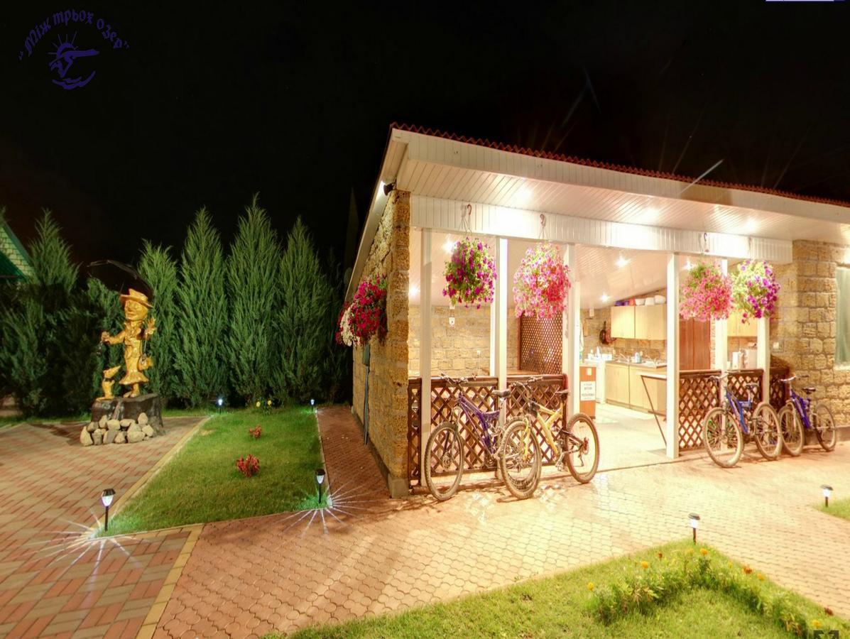 Hotel-Complex Mizh Triokh Ozer Svityaz' Exterior photo