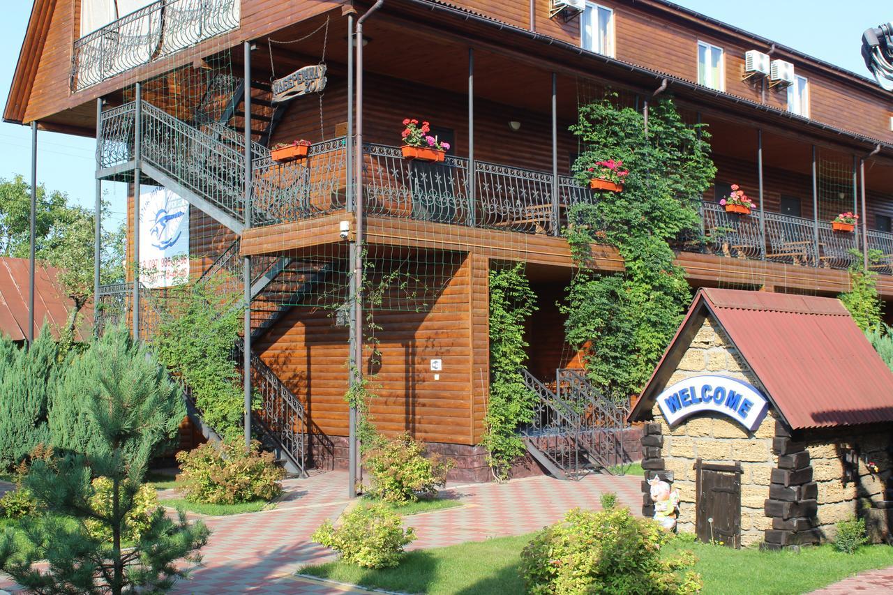 Hotel-Complex Mizh Triokh Ozer Svityaz' Exterior photo