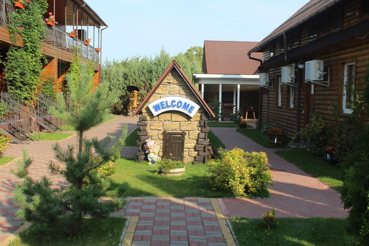 Hotel-Complex Mizh Triokh Ozer Svityaz' Exterior photo